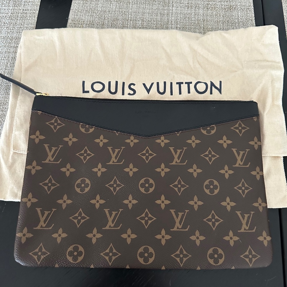 Authentic Louis Vuitton Daily Pouch